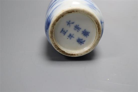 A Chinese blue and white snuff bottle, height 8cm